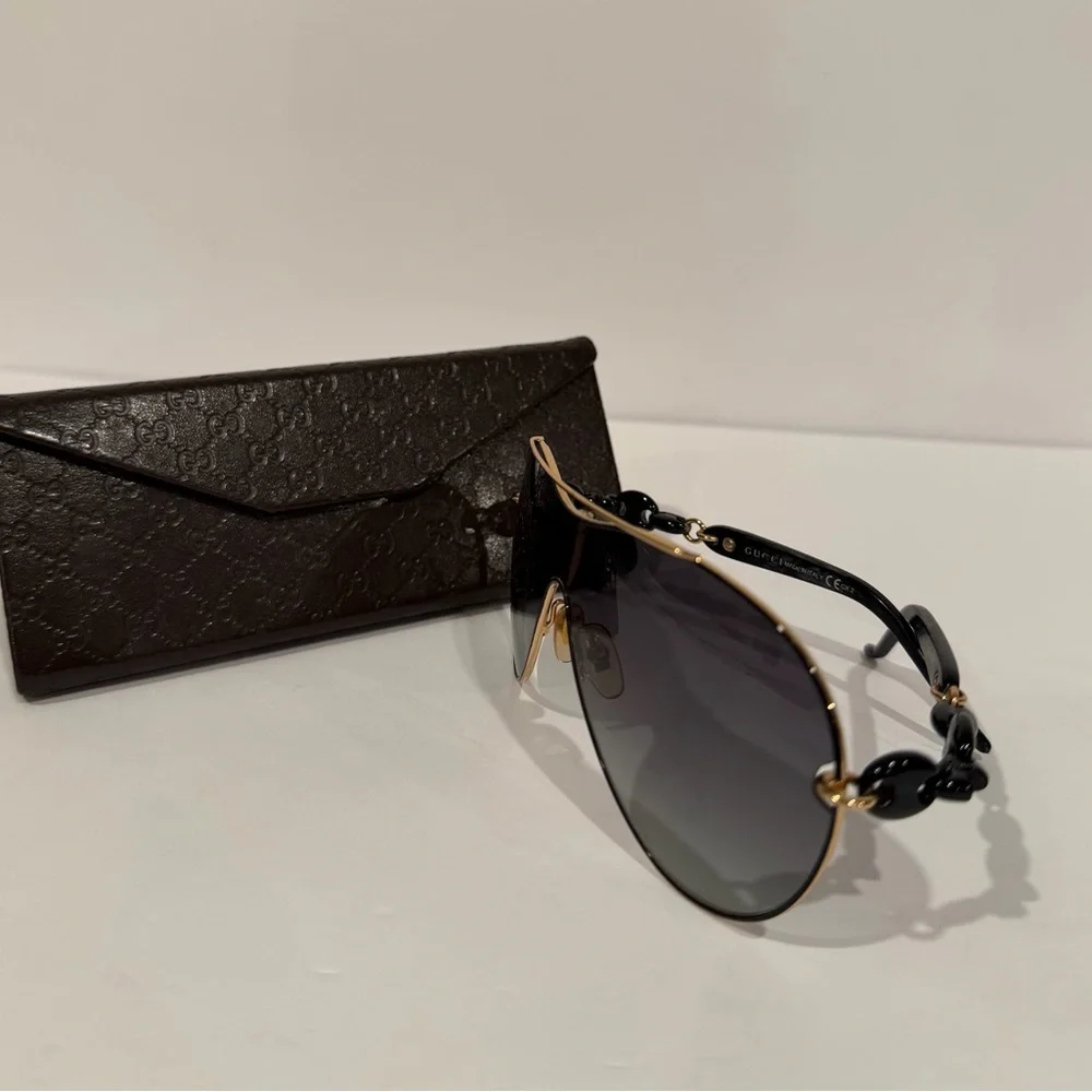 Gucci Black and Gold Aviator Sunglasses - Picture 4 of 5